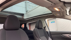 Nissan Qashqai 1.2 DiG-T N-Connecta 5dr Petrol Hatchback